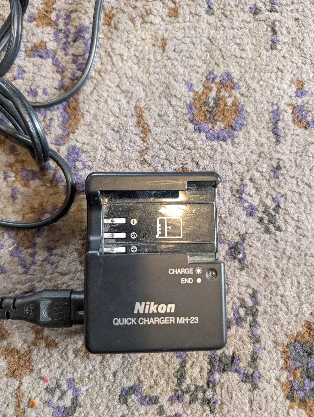 Genuine OEM Nikon Quick Battery Charger MH-23 8.4V .9A *BATTERIES NOT INCLUDED*